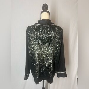 Victoria’s Secret Black 2018 NYC pajama top. Size L.